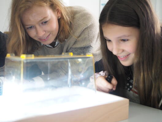 Girls Go Physics – Einblicke in die Arbeitswelt von Physikerinnen 