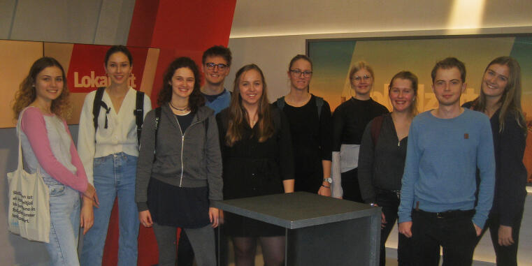 Studierende des IfK im Fernsehstudio des WDR in Münster