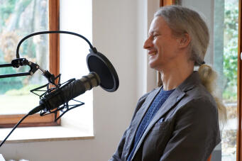 Klaus-Holger Knorr recording the podcast