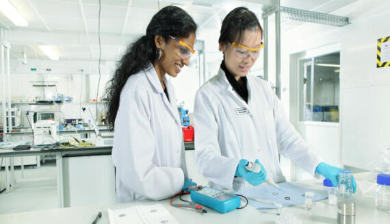 Forscherinnen im Labor