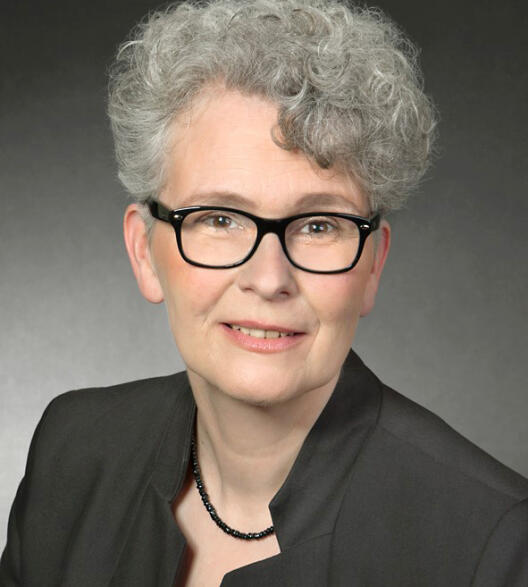 Portrait of Dr Adrienne Hammerschmidt
