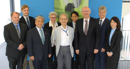 Von links: Dr. Falko Schappacher (MEET), Sebastian Schmidt (Asahi Kasei), Dr. Hideyuki Yamagishi (Asahi Kasei), Dr. Adrienne Hammerschmidt (MEET), Dr. Akira Yoshino (Asahi Kasei), Yuto Iizuka (Asahi Kasei), Prof. Dr. Martin Winter (MEET & HI MS), Prof. Dr. Michael Quante (WWU), Hiromi Nakafutami (Asahi Kasei)