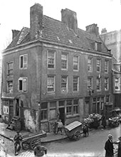 Heruntergekommenes Haus im Amsterdamer Ehlendsviertel Marken im Jahr 1913