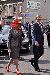 In Nordrhein-Westfalen wird König Willem-Alexander (wie hier beim Besuch 2011) von NRW-Ministerpräsidentin Hannelore Kraft begleitet werden