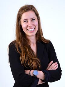Dr.  Jessica Coenen