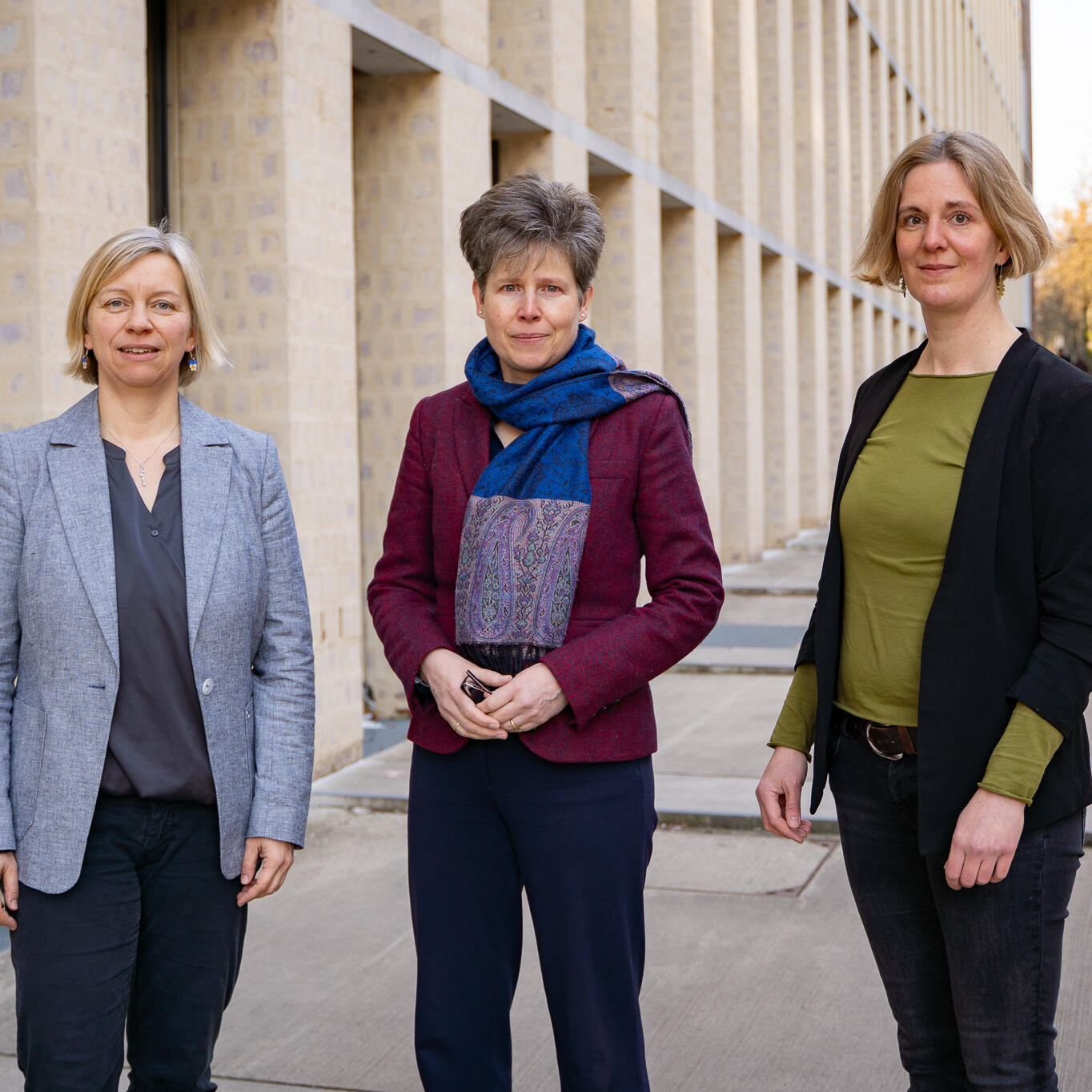Gruppenbild: Prof. Dr. Regina Elsner, Prof. Dr. Ricarda Vulpius und Jun.-Prof. Dr. Christina Clasmeier