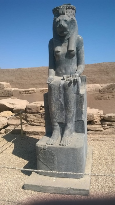 Statue der Muttergöttin Mut in Karnak 