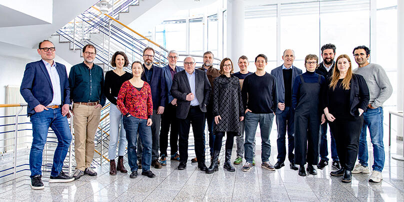 Gruppenbild der am SFB beteiligten Wissenschaftlerinnen und Wissenschaftler