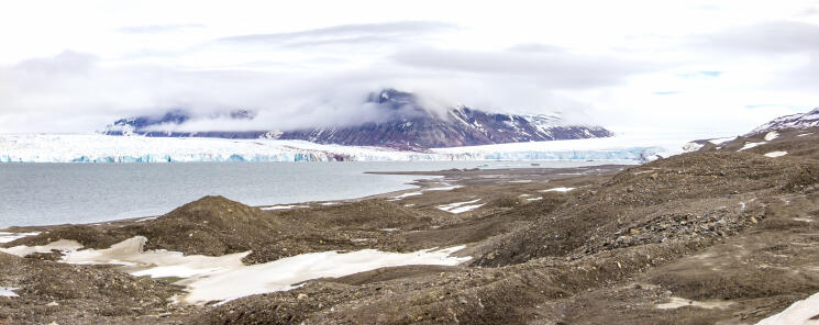 Der Blick von unserem Untersuchungsgebiet auf die Kronebreen und Kongsvegen Gletscher