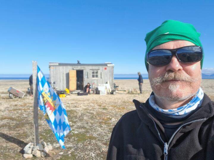 Harry vor der Geopol-Hütte