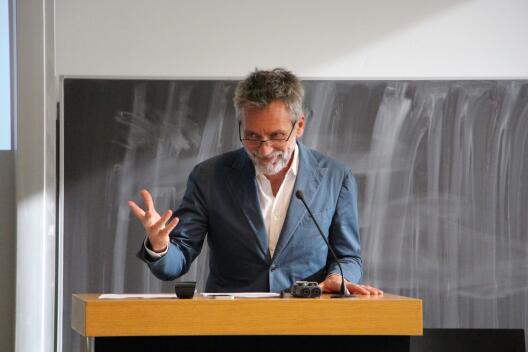 Prof. Peter De Graeve delivering his Lecture in WWU’s Johanisstraße auditorium.