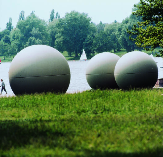 Skulptur "Giant Pool Balls"