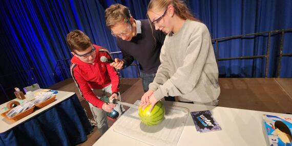 Bei der Geo-Show "Unterirdisch" können alle Interessierten Mitmach-Experimente und spannende Vorträge erleben.