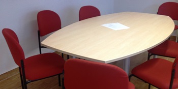 Stuhlgruppe (Foto: Daniel GerstER)