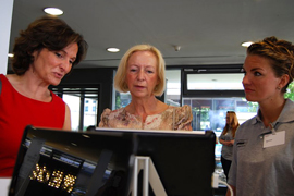 Bundesforschungsministerin Johanna Wanka (Mitte)