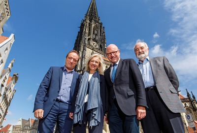 Prof. Alfons Kenkmann, Bernadette Spinnen, OB Markus Lewe und Prof. Franz-Josef Jakobi (v.l.) laden zu den "Dialogen zum Frieden" ins Rathaus ein.