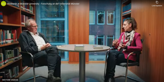 Church historian Hubert Wolf and Islamic theologian Dina El Omari in the new research video from the University of Münster
