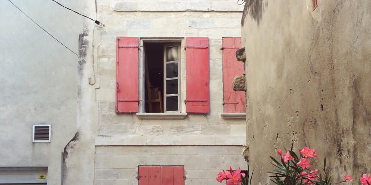 Tapetenwechsel – von Backstein zu Sandstein und vielen Farben. (Avignon)