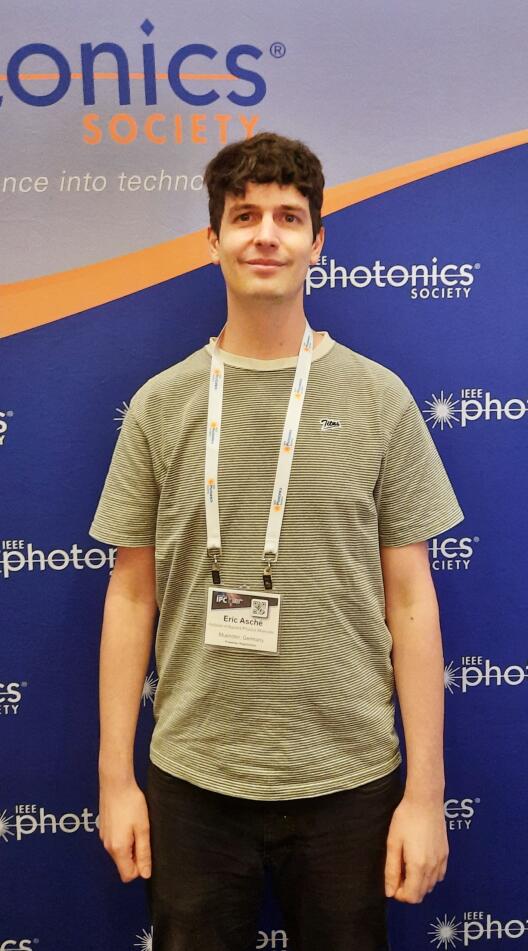 Der Geförderte Eric Asché auf der IEEE Photonics Conference 2023 (IPC) in Orlando, Florida, USA