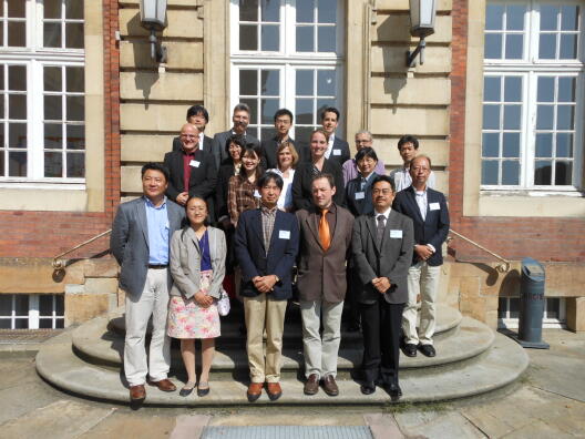 Teilnehmer der Konferenz "Public Notion of Crime and Law in East Asia" vor dem Schloss