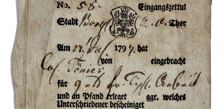 Ein Dokument von 1797, das teils in gedruckter Frakturschrift, teils handschriftlich verfasst wurde. Es handelt sich um sich um einen ausgefüllten Eingangzettel mit einem ausgedruckten Wappen.