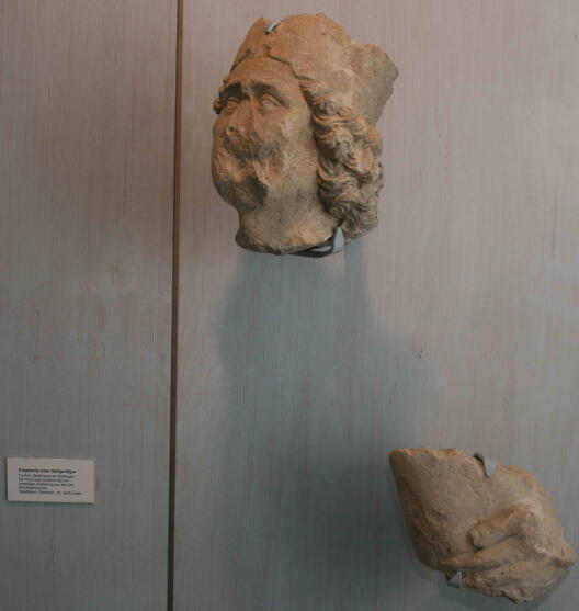 Fragemente von Heiligenfiguren