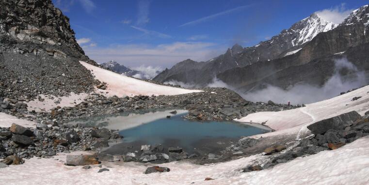 Ein Gletschersee in Zermatt, Schweiz.