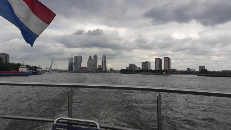 Blick vom Schiff auf Rotterdam.