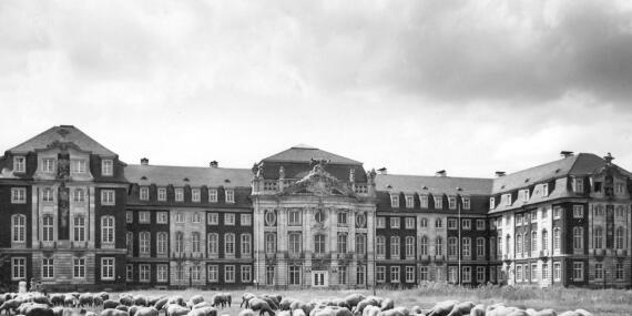 Das Schloss zu Münster 1952