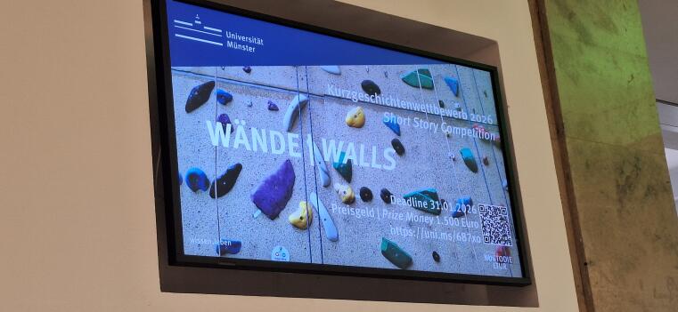 Das Foto zeigt ein Informations-Display