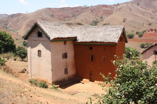 Typische Häuser im zentralen Hochland von Madagaskar