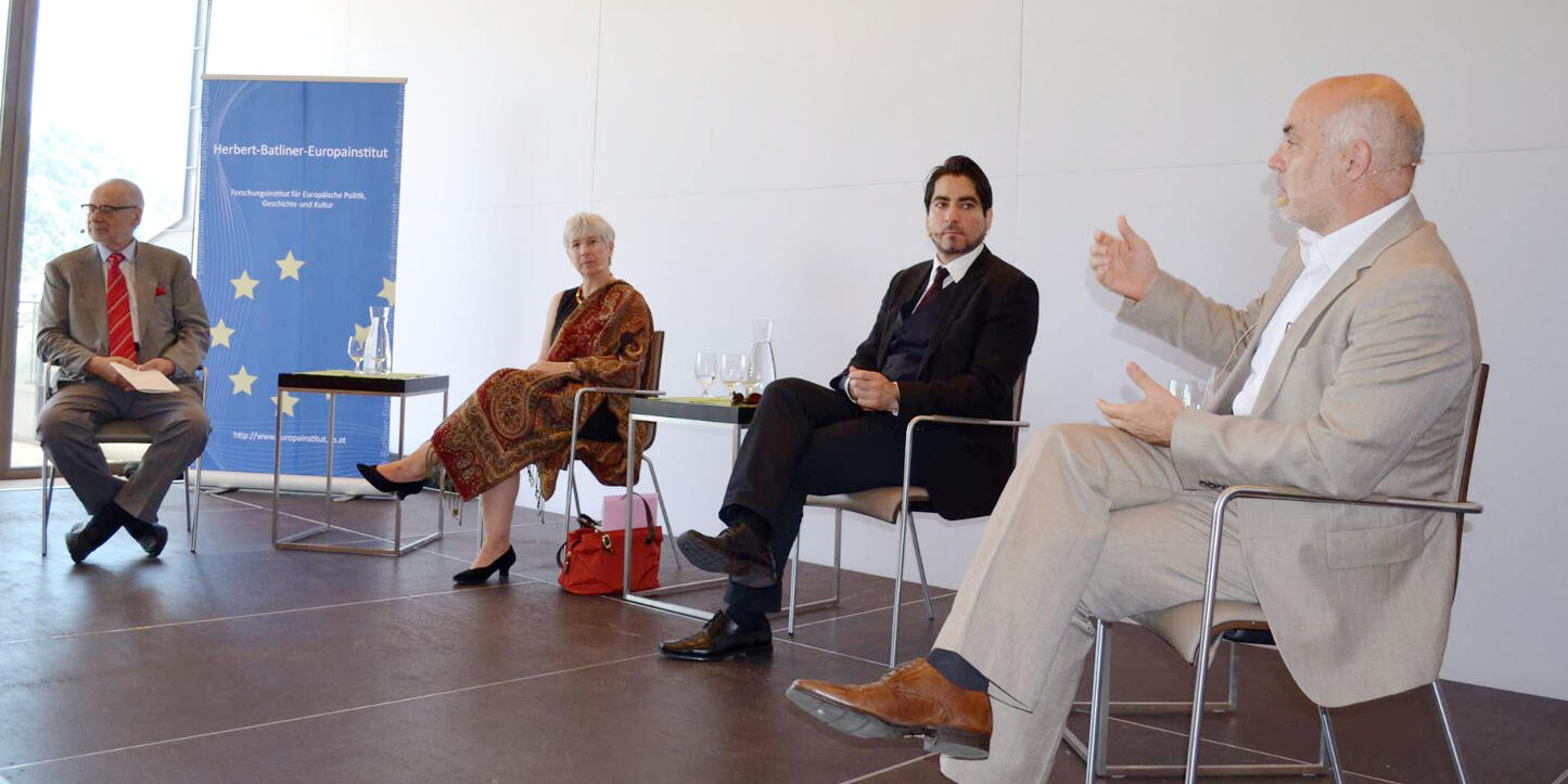 Dr. Erhard Busek, Prof. Dr. Gudrun Krämer, Prof.Dr. Mouhanad Khorchide, Prof. Dr. Ednan Aslan sitzen auf einem Podium