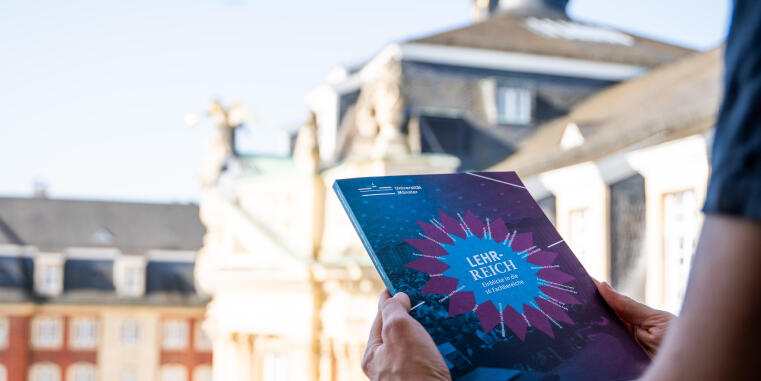 Die Publikation nimmt die Leserinnen und Leser mit auf eine Reise durch die 16 Fachbereiche der Universität.