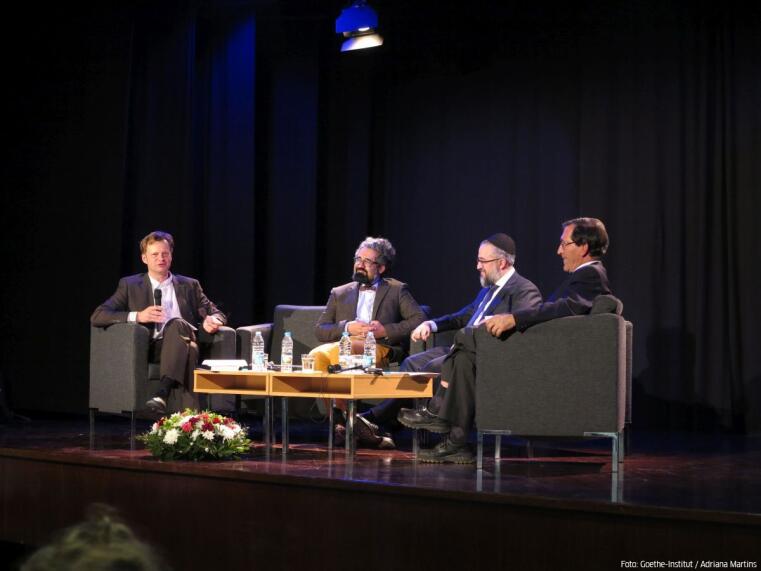 Steffen Dix, Prof. Dr. Ahmad Milad Karimi, Natan Peres und Anselmo Borges