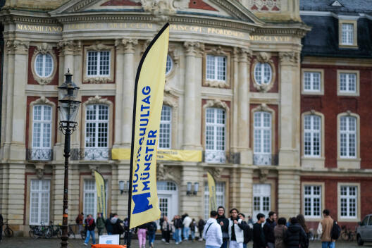 Am Hochschultag Münster nehmen viele Studieninteressierte teil.
