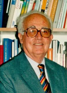 Vassos Karageorghis in the Institute’s library in 2002