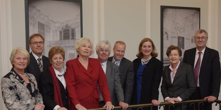 Der niederländische Autor Geert Mak (Mitte) ist seit heute Ehrendoktor der Universität Münster.<address>&copy; WWU - Peter Grewer</address>