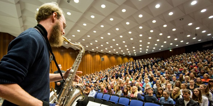 Für stimmungsvolle musikalische Einlagen sorgte die Big Band der WWU.<address>&copy; WWU / Leßmann</address>