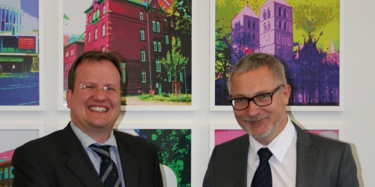 Dr. Raimund Vogl (WWU, rechts) mit Holger Dyroff (&quot;ownCloud&quot;)<address>© WWU/ERCIS</address>