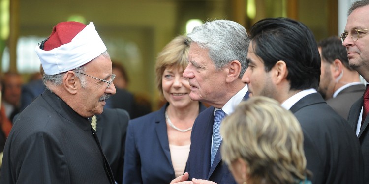 Bundespräsident Joachim Gauck am 28. November bei seinem Besuch im Gespräch mit Prof. Dr. Mahmoud Azab<address>&copy; WWU - Peter Grewer</address>