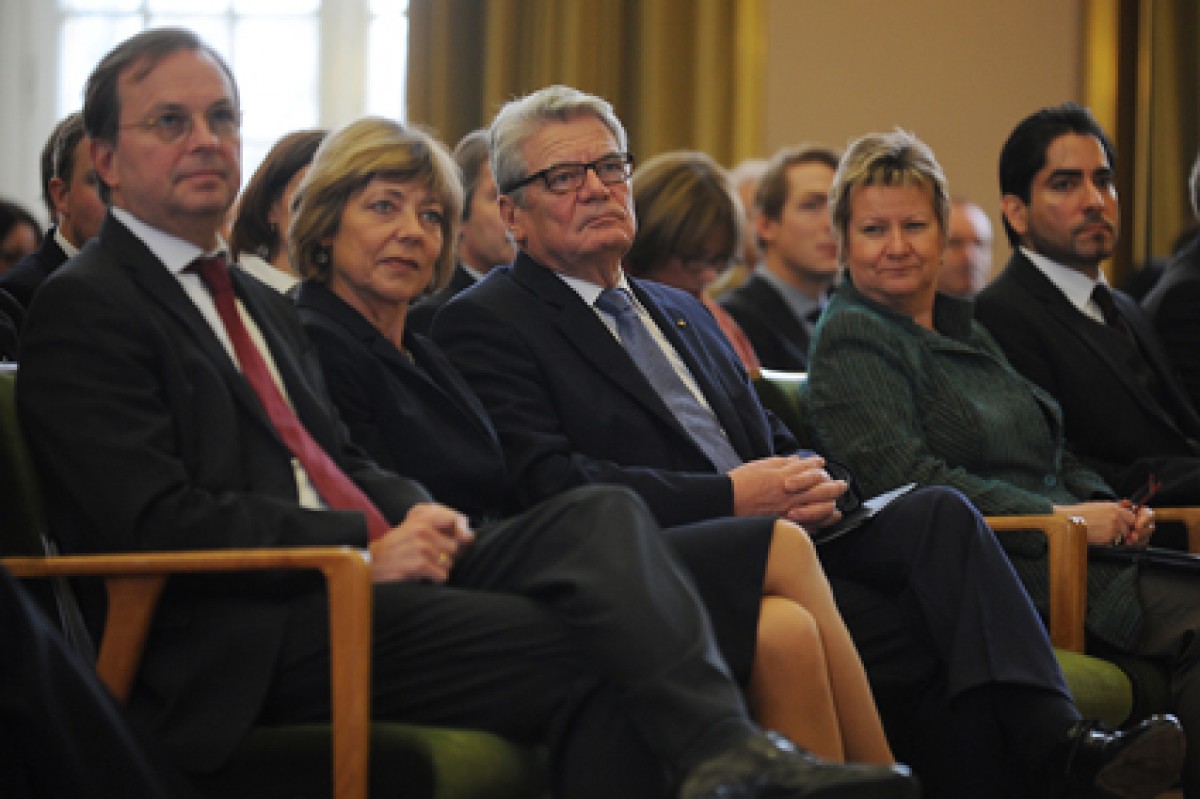 Bundespräsident Joachim Gauck und seine Lebenspartnerin Daniela Schadt verfolgten mit Interesse die Podiumsdiskussion. 