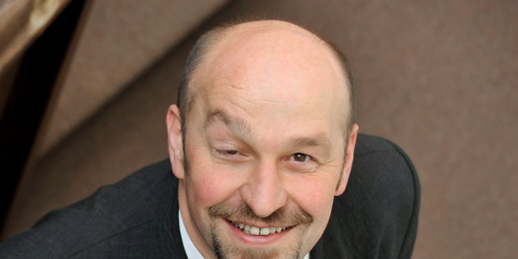 <address>&copy; WWU</address>