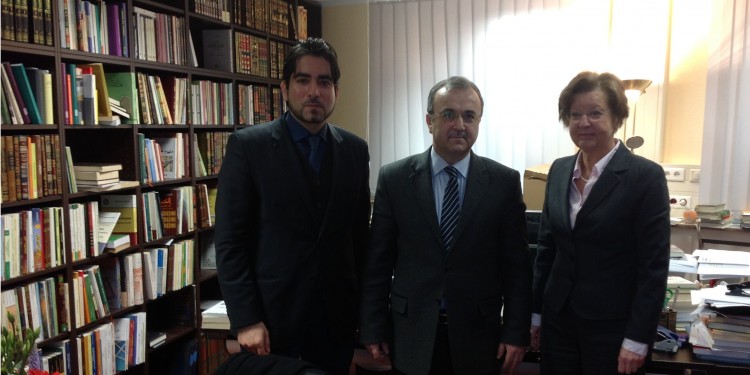 Rektorin Prof Dr. Ursula Nelles und Prof. Dr. Mouhanad Khorchide (l.) begrüßten den türkischen Religionsattaché Suat Altunkus.<address>&copy; WWU</address>