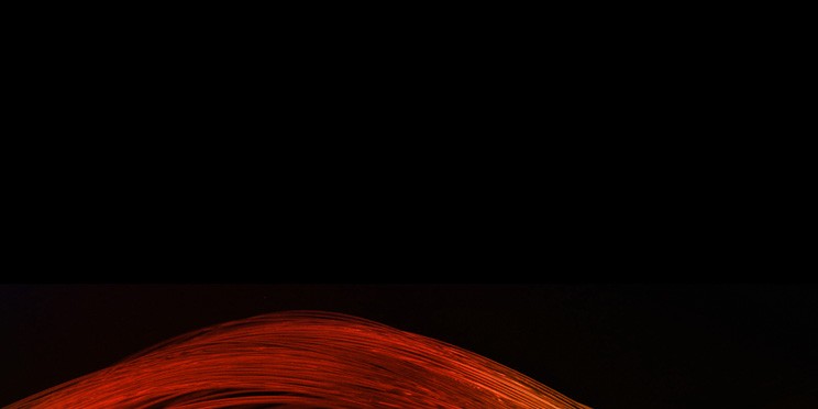 Die münsterschen Arbeiten erfahren eine besondere Würdigung: Sie zieren das Titelbild der Sonderbeilage. Es zeigt eine künstlerische Darstellung der Arbeiten zu den Lichtkäfigen.<address>&copy; WWU/AG Nichtlineare Photonik</address>