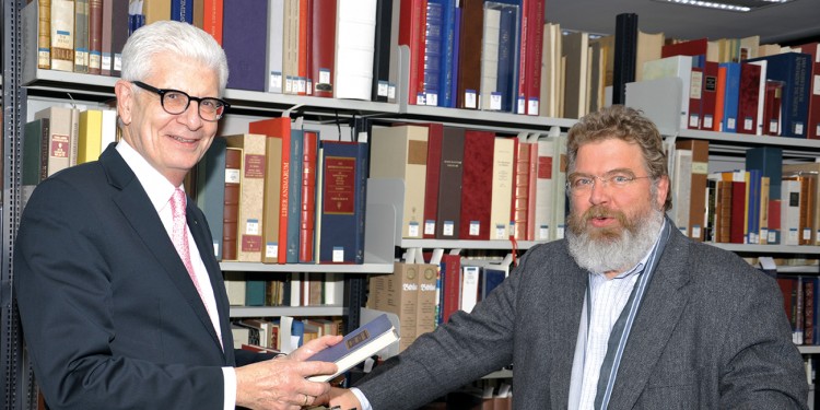 ULB-Experte Reinhard Feldmann (r.) und Großmeister Axel Pohlmann<address>© WWU - ULB</address>