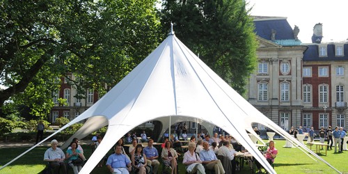 Alumni-Tag 2012 lockt mehr als 300 frühere WWU-Studierende und Universitätsmitarbeiter in den Schlossgarten<address>© WWU - Peter Grewer</address>