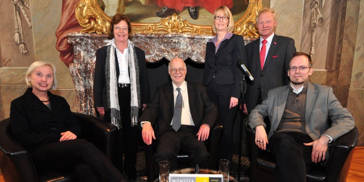 Prof. Dr. Cornelia Blasberg (Graduiertenschule "Practices of Literature"), Bürgermeisterin Wendela-Beate Vilhjalmsson, Prof. Dr. Richard Sennett; Prorektorin Prof. Dr. Cornelia Denz, Hans Rath (Handwerkskammer), Schriftsteller Dietmar Dath.<address>&copy; WWU/Niclas Naumann</address>