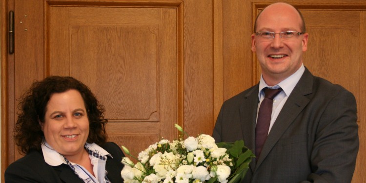 Der Kanzler der Universität, Matthias Schwarte, ernennt Dezernentin Katja Graßl zu seiner Stellvertreterin<address>&copy; WWU - Kristin Woltering</address>