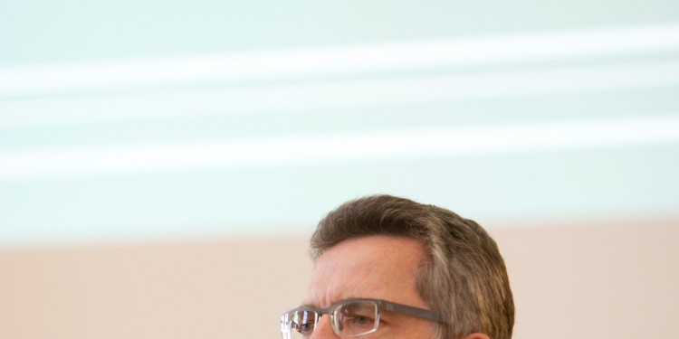 Bundesverteidigungsminister Dr. Thomas de Maizière bei seiner Silberdoktorrede<address>© WWU - Peter Lessmann</address>