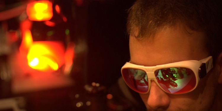 Eine holografische optische Pinzette im Einsatz<address>&copy; WWU - Kristoffer I. Finn</address>